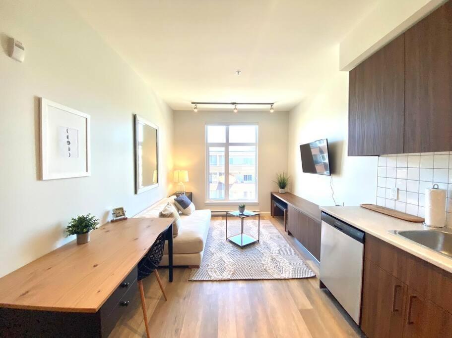 Lovely Brand New Condo Sidney Exterior photo