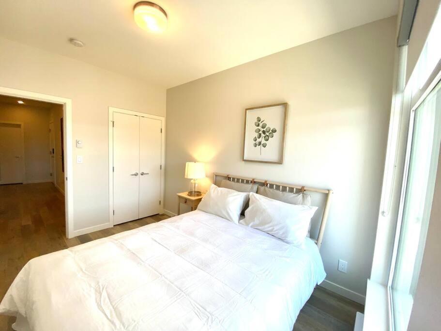 Lovely Brand New Condo Sidney Exterior photo